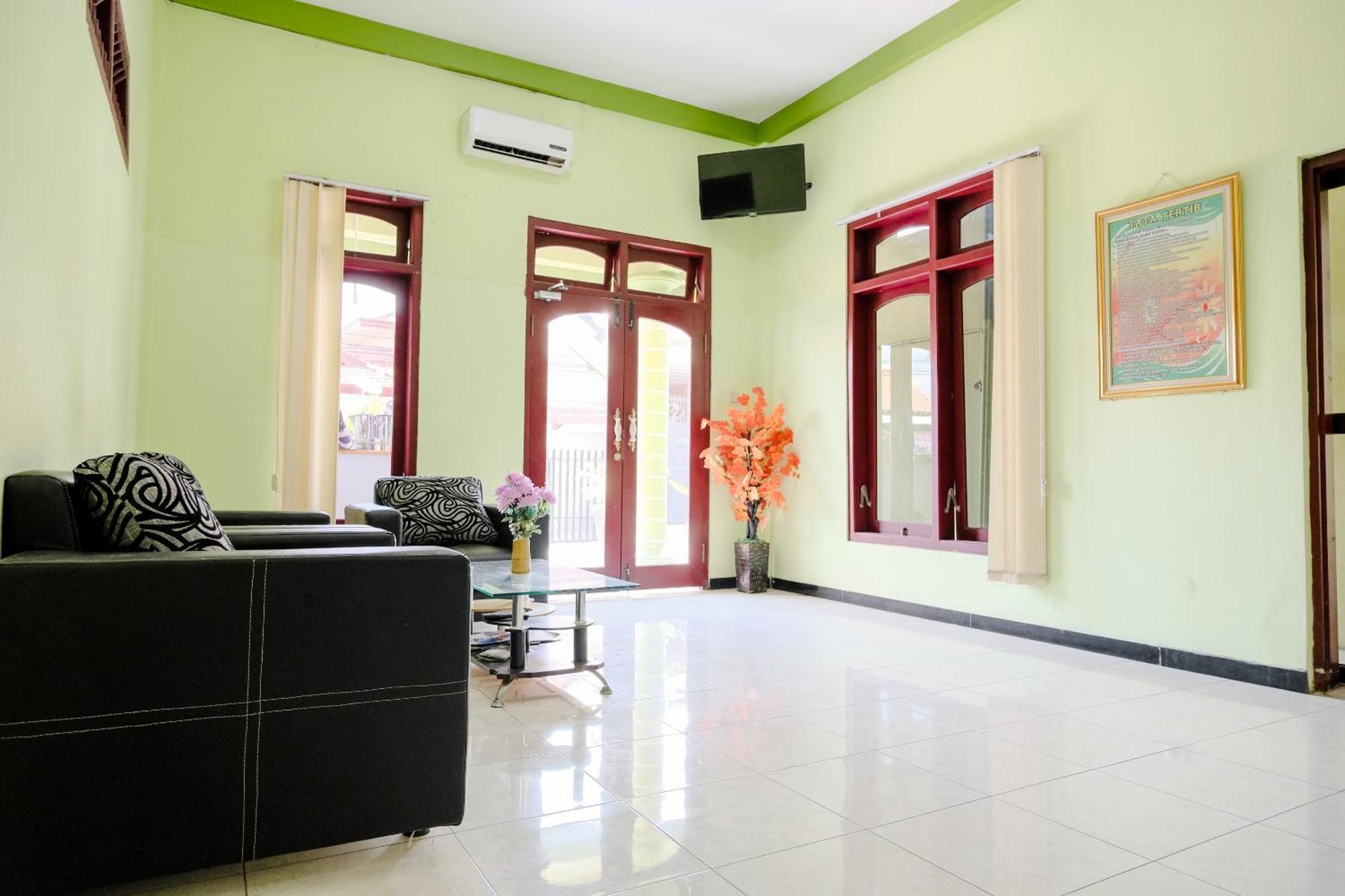 Oyo Life 2508 Alba Syariah 2* Tulungagung